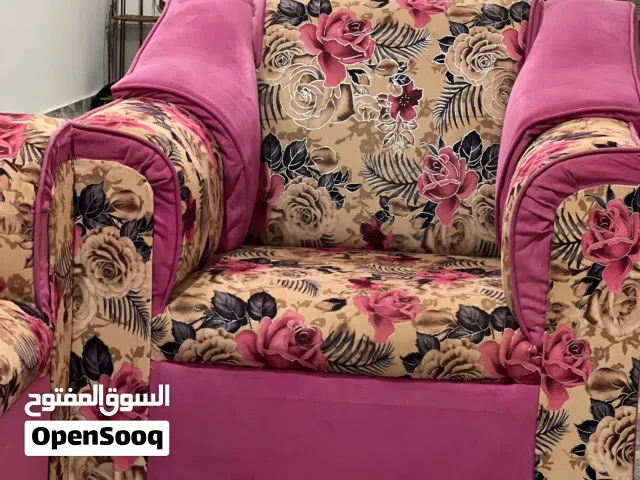 صالون عالي مع 3ارضيات ومساندهم