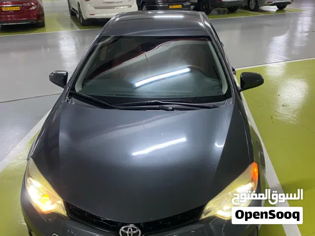 Sedan Toyota in Muscat