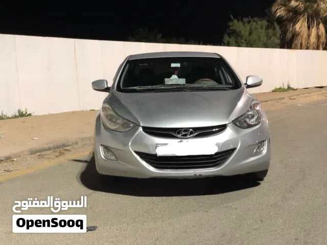 2012 هيونداي افانتي Standard