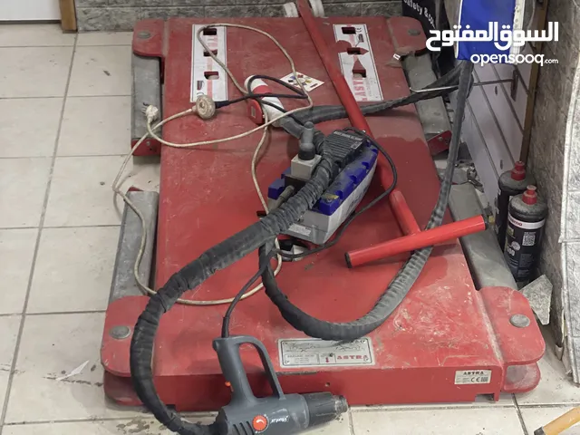عدة غسيل سيارات وقطع غيار مستعمة