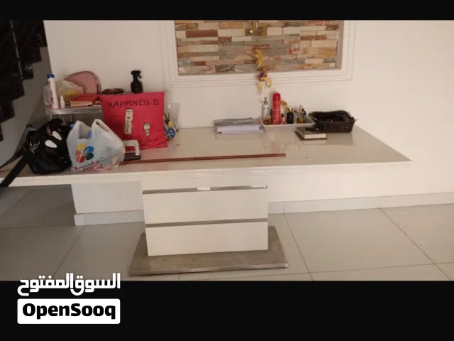 طاوله بدون كراسي
