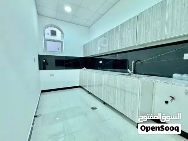 فرصة مميزة  شقة واسعة بأبوظبي مدينة الرياض  أرضي  تشطيب عصرى