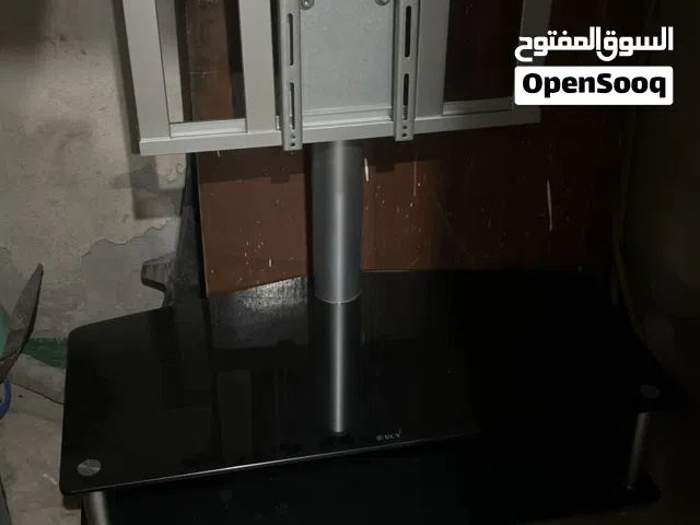 طاوله تلفزيون جديد بحاله جيدا جدا مع حامل تلفزيون