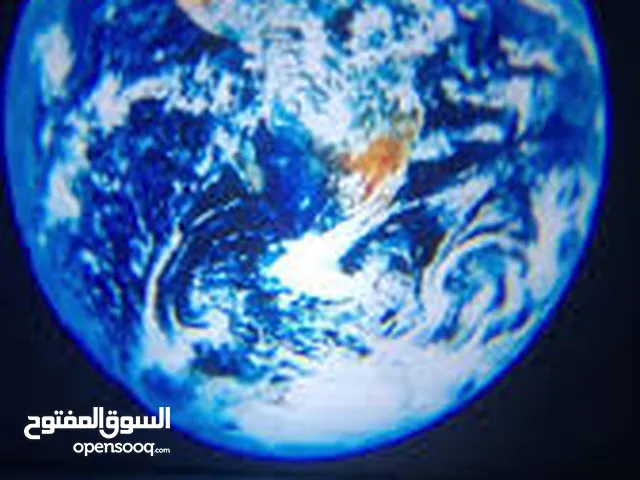 برجكتور ديكور  مضيء شكل كوكب ارض او قمر   تحكم بحجم القطر  حسب الرغبه و كلما خفتت الإضاءة المحيطه