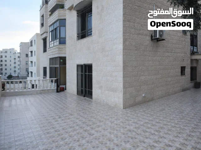 شقة طابقية مواصفات فيلا.. سعر مغري.. تيسير الدفع.. 325م.. تراسات 200م.. قرب دوار الجاذبية/ الجبيهة