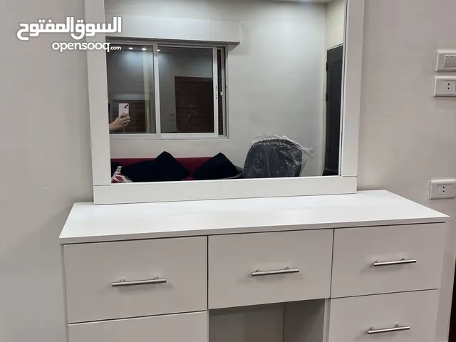 تواليت مكياج(جديد غير مستعمل )