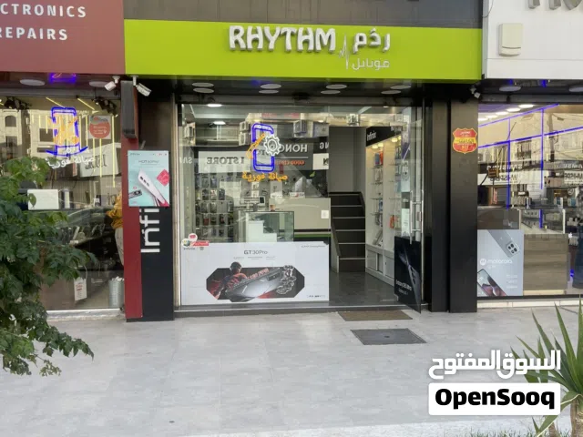 محل موبايل واكسسوارات للبيع في منطقة الدوار السابع مجمع نادر التجاري الشارع الخلفي