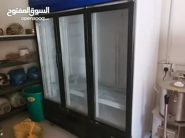 ثلاجه تبريد جديد ثلاثه ابواب واجهه زجاج من اقوى الماركات نوعيه ممتازه