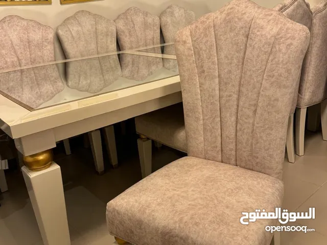 للبيع طقم طاوله طعام فاخر مع بوفيه ومرايا - بحاله ممتازة