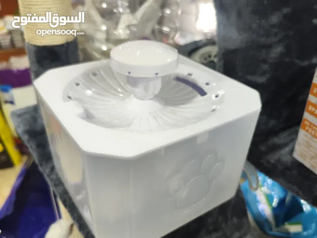 نافوره مياه تتسع الى لتر او لتر ونص من المياه متوفر معها فلترين