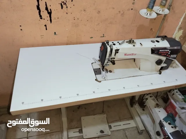 مكن سنجر كمبيوتر كامل فرمتوره قص فتله رافع دواسه بحاله ممتازه وجيده جدآ ويعمل بكفاءة عالية