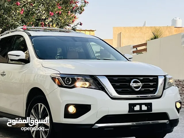 Used Nissan Pathfinder in Al Dakhiliya