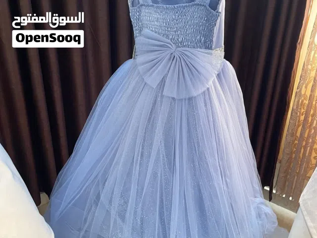 للبيع فستانين بلبسو 8 و10سنوات لبسة وحدة