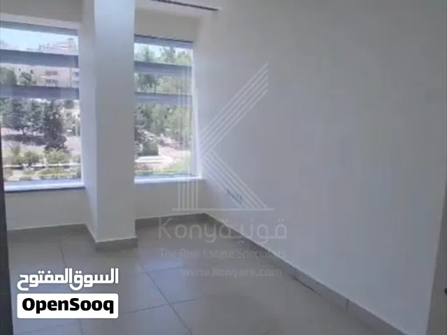 مكتب تجاري فاخر للايجار في وادي صقرة