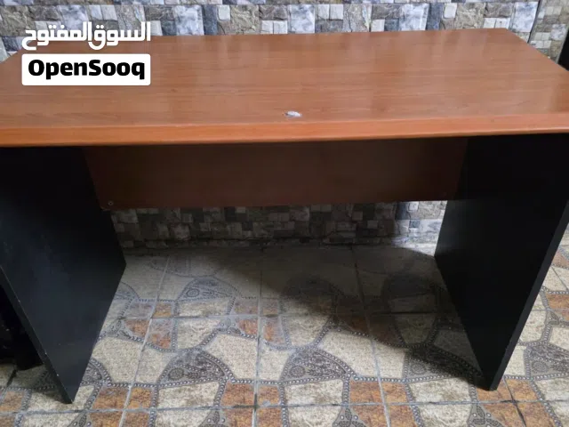 ميز مكتب مستعمل نظيف اي شخط مابي السعر 75 الف