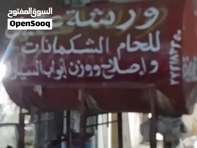 خزان ماء 5 الف لتر مع قاعدة حديد مرتفعة عادة نظيف اخو الجديد استخدام بسيط للبيع بسبب النقل