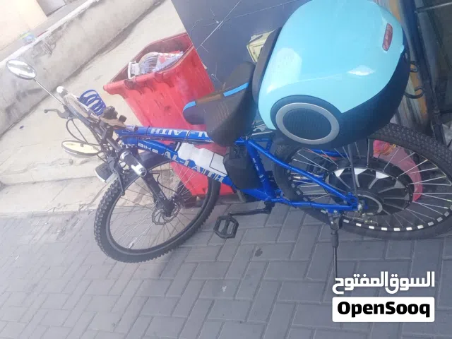دراجة كهربائية بتمشي. 60 كيلو سرعتها من 60 -70 بطارية 60/20 شاشتين مع جهاز انذا تشغيل عن بعد زامور