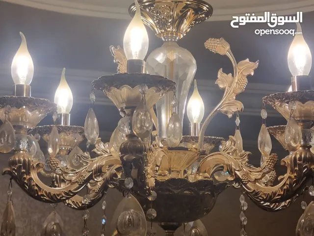 نجف كريستال جديد ذهبي كلاسيك عدد2 استخدام خفيف ولفتره قصيرة . لا يوجد بة اي عيب