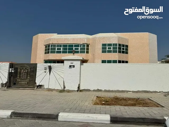 للبيع فيلا مكونه من طابقين 5 غرف بمنطقه العزره .لوكيشن مميز.متاح جميع الخدمات .
