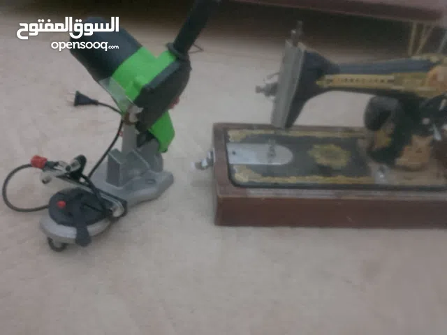 مكينه خياطه وجلسه وطرانجه ومجسمات اكسسورات بحاله جيده