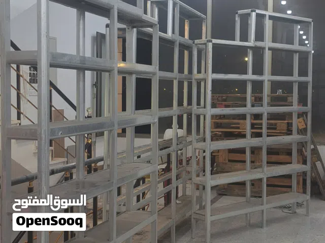 رفوف ألمنيوم عدد 3 القياسات 1متر ونص والثاني متر 80 والثالث مترين و25 سانتيم مع ميزين مدرجات  بصرة