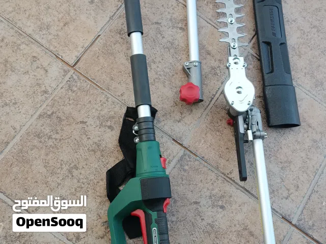 آلات قص الأشجار