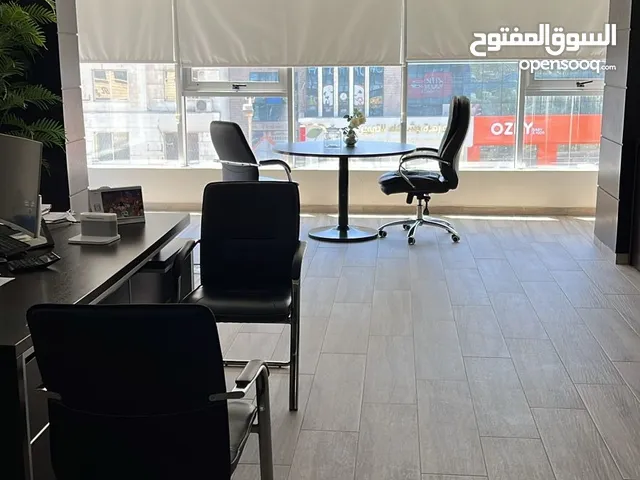 مكتب تجاري فاخر جدا مفروش ومميز في أفضل مواقع خلدا - بموقع حيوي