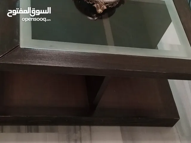 طقم طاولات خشب لاتيه بحالة ممتازة لون بني غامق