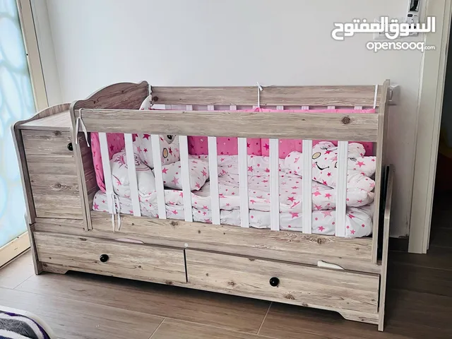 سرير اطفال استخدام سنه فقط