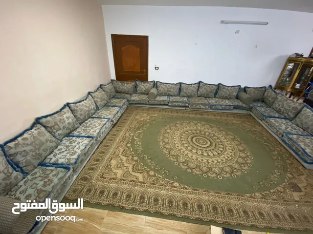 مجلس خليجي قعده خليجيه خمس فرشات وزاويتين ومعه 15ارضيه 15ضهر وسبع زوايه واربع مراكي من ميزاته الطقم