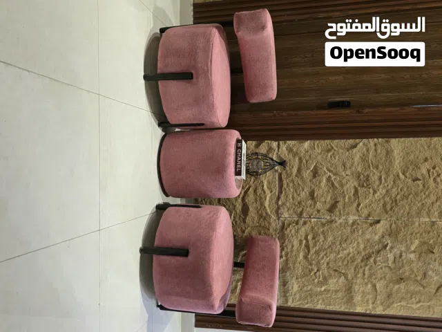 سيت استراحة يتكون من كرسي عدد2. طبلة وسطية  قماش خاولي تركي الارجل خشب زان