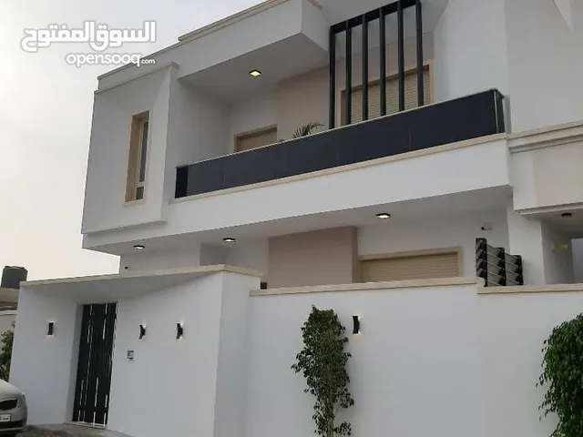 200 m2 5 Bedrooms Villa for Sale in Tripoli Ain Zara