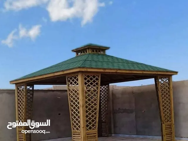 مظلات وأكواخ وأكشاك