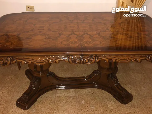 للبيع طاولة سفرة (1) و طاولة سفرة طول (1) و طاولة سفرة مربع (2)