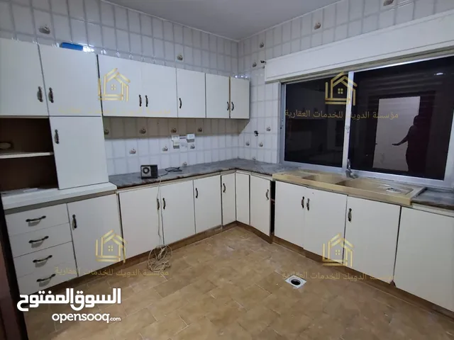 شقة ارضية مع ترس للإيجار
