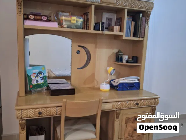 أثاث غرفة نوم بحالة ممتازة _  Bedroom Furniture Set in Excellent Condition