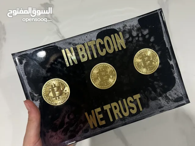 In Bitcoin we trust black gold Table shelf Hand made cool wall decor decoration graffiti krypto art