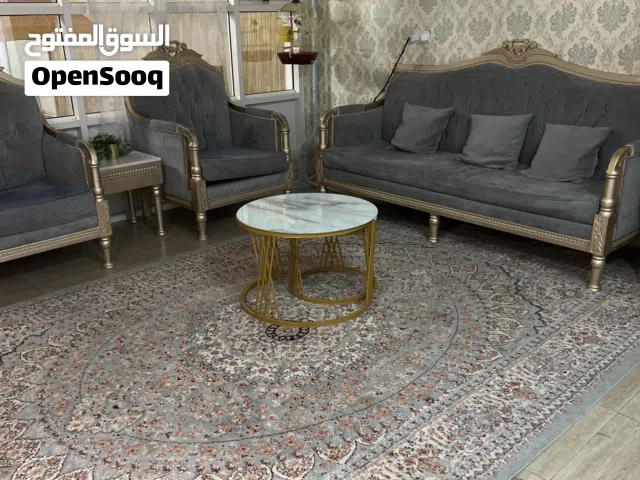كراسي 6 اشخاص مع السجاده والطاولات