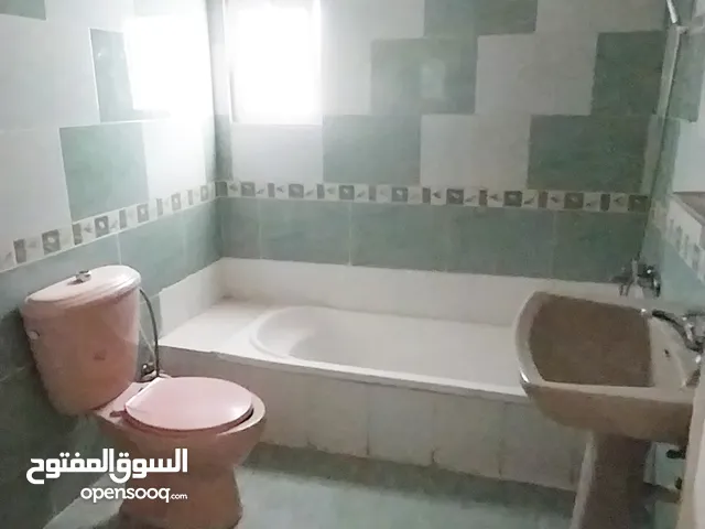 شقه للبيع طابق ثالث بالمنطقه العاشره