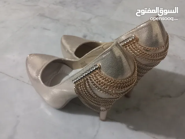 Gold With Heels in Amman