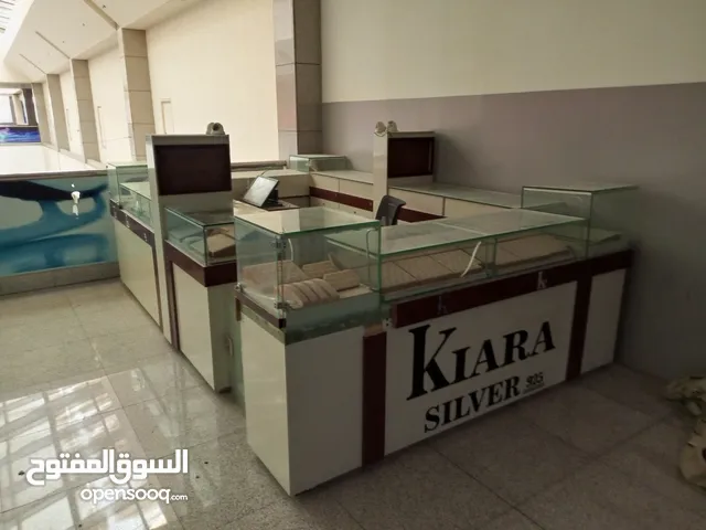 ديكور محل مستعمل للبيع بحاله جيده