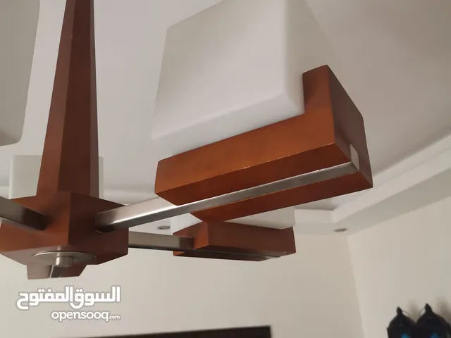 ثريا مميزه للبيع حشب مع كروم