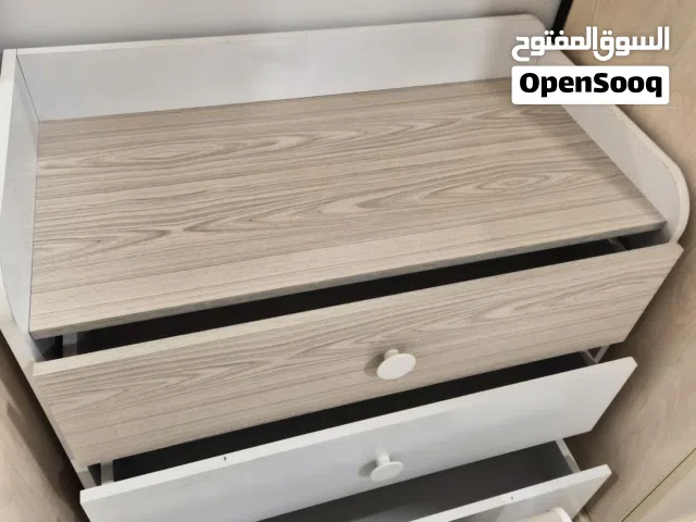 تسريحة بادراج وكرسي