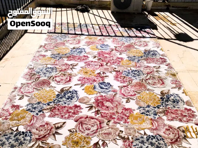 سجادة نظيفة جدا للبيع