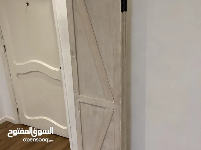 بارتشن للبيع من الخشب الزان مصبوغ باللون الأبيض