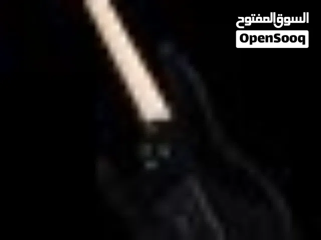 قيتار الكتروني جديد استخدام خفيف  بحالة ممتازه