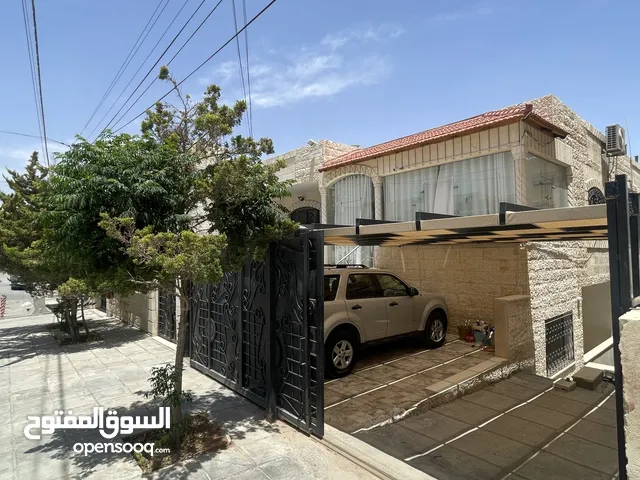 735 m2 3 Bedrooms Townhouse for Sale in Zarqa Iskan Al Batrawi