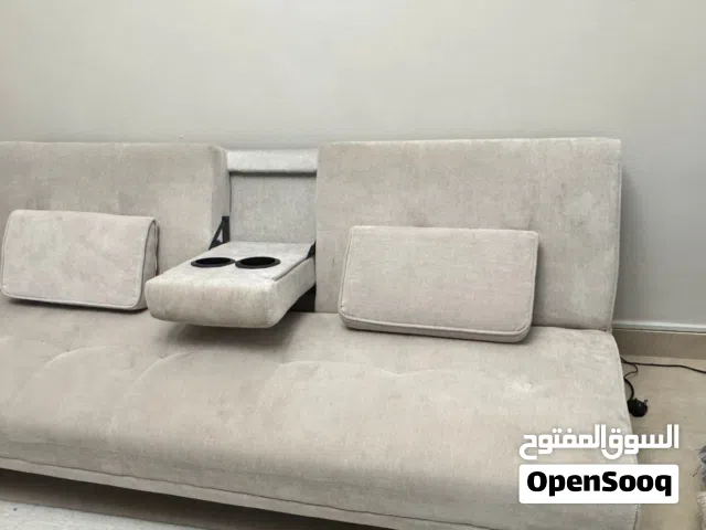 كنبة منزلية تتحول الى سرير في قمة النظافة
