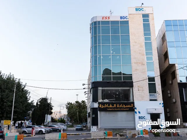 مكتب للإجارعلى شارع المطار350م