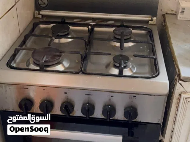 للبيع طباخ 4 شعله بالفرن إيطالي بحاله ممتاز